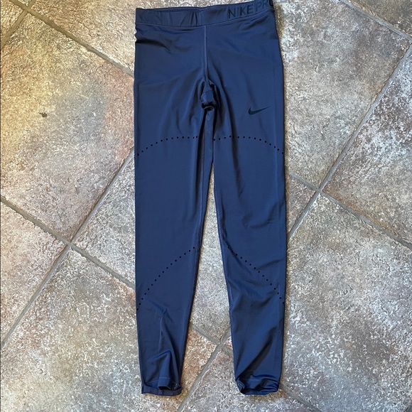 Nike women's running Leggings and running sweatshirt - Picture 2 of 7